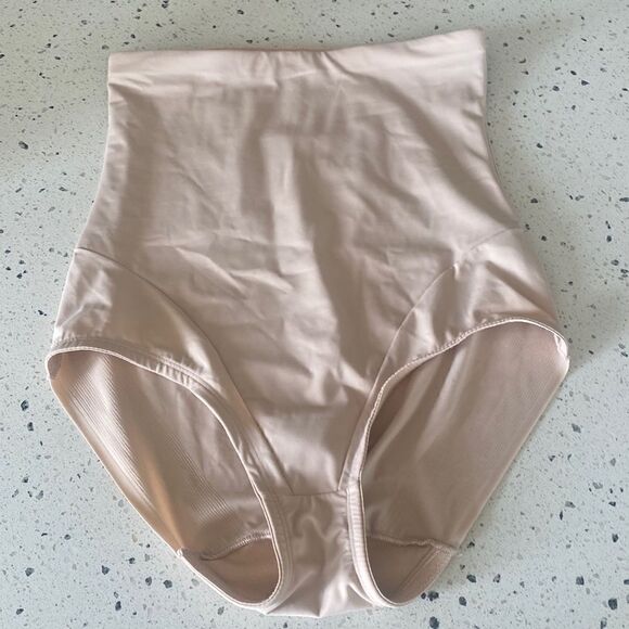 Ambrielle Wonderful Edge Back Magic High-Waist Control Briefs Warm Beige Size L - Picture 2 of 12